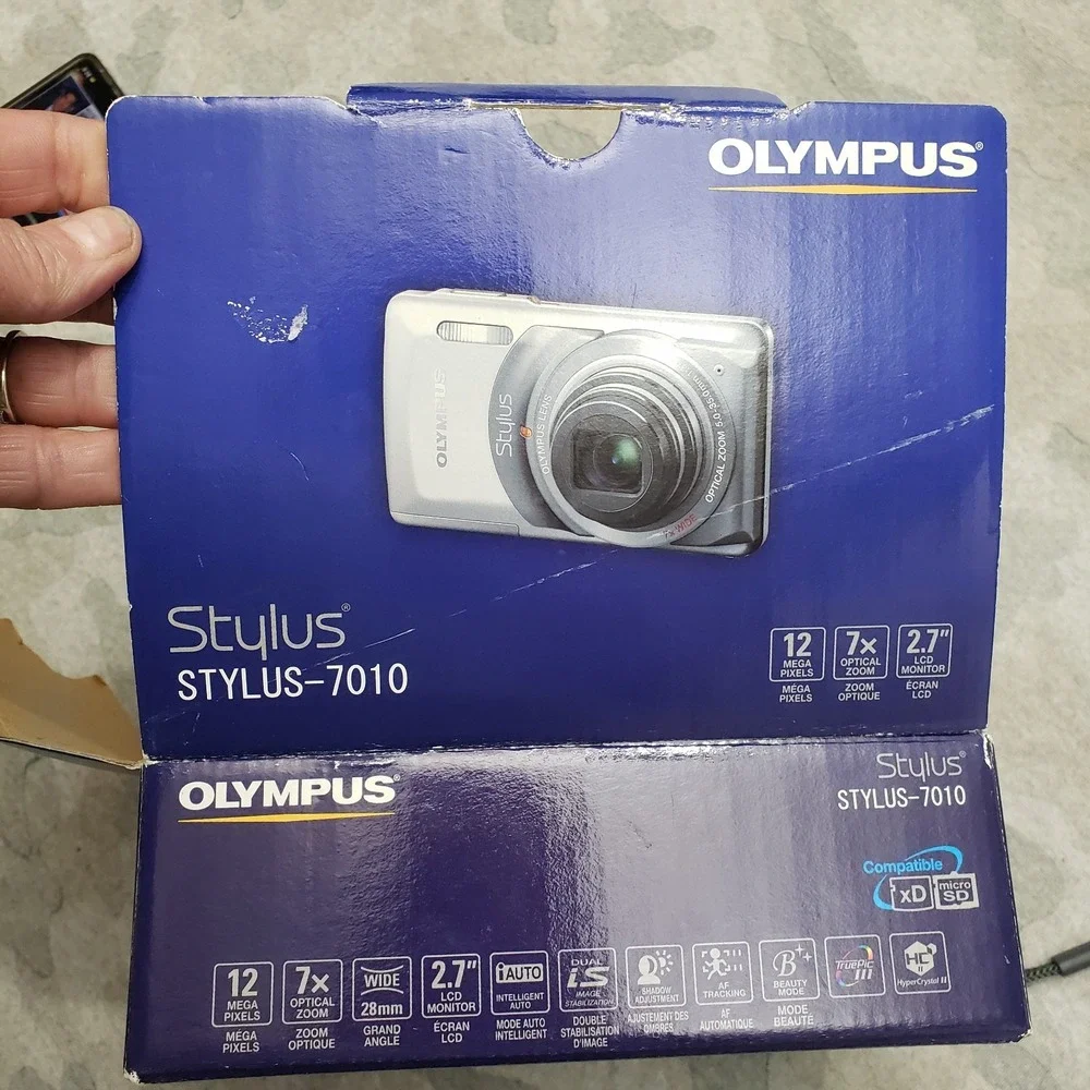Olympus Stylus 7010 Digital Camera Silver Battery Charger And Box